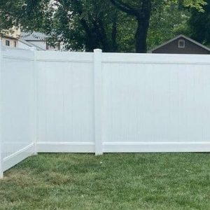 white-solid-vinyl-privacy-fence-supply