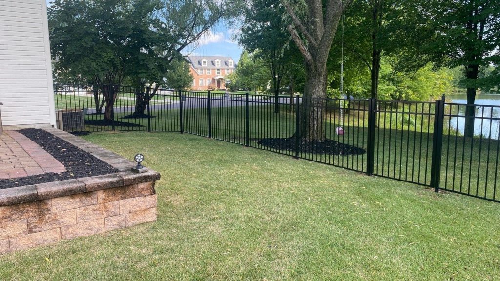 pool-code-black-aluminum-fence
