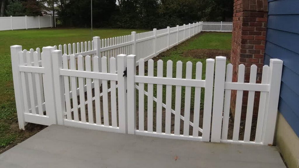 4 vinyl picket fence