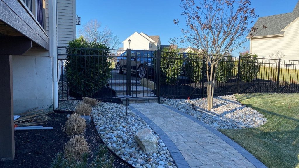black-aluminum-pool-fence