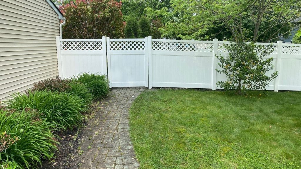 Vinyl Fences 7 White lattice Top Vinyl fence
